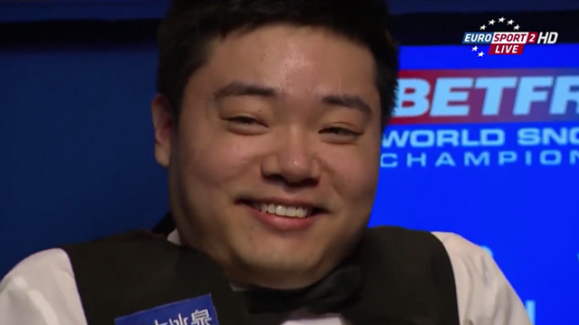 2015斯诺克世锦赛搞笑画面集锦 小晖露出蜜汁微笑